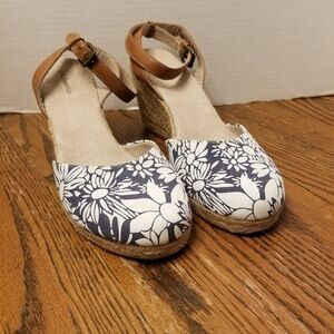 G.H. Bass & Co. Shoes  9 1/2 M Bass-Emmy Blue  Floral Espadrille Wedges
